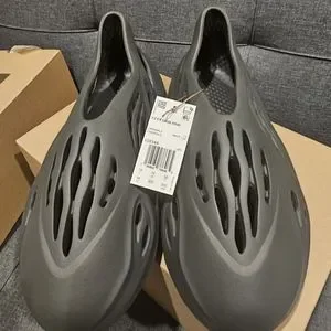 Yeezy | Shoes | Yeezy Foam Runner Carbon New With Box Size 4 